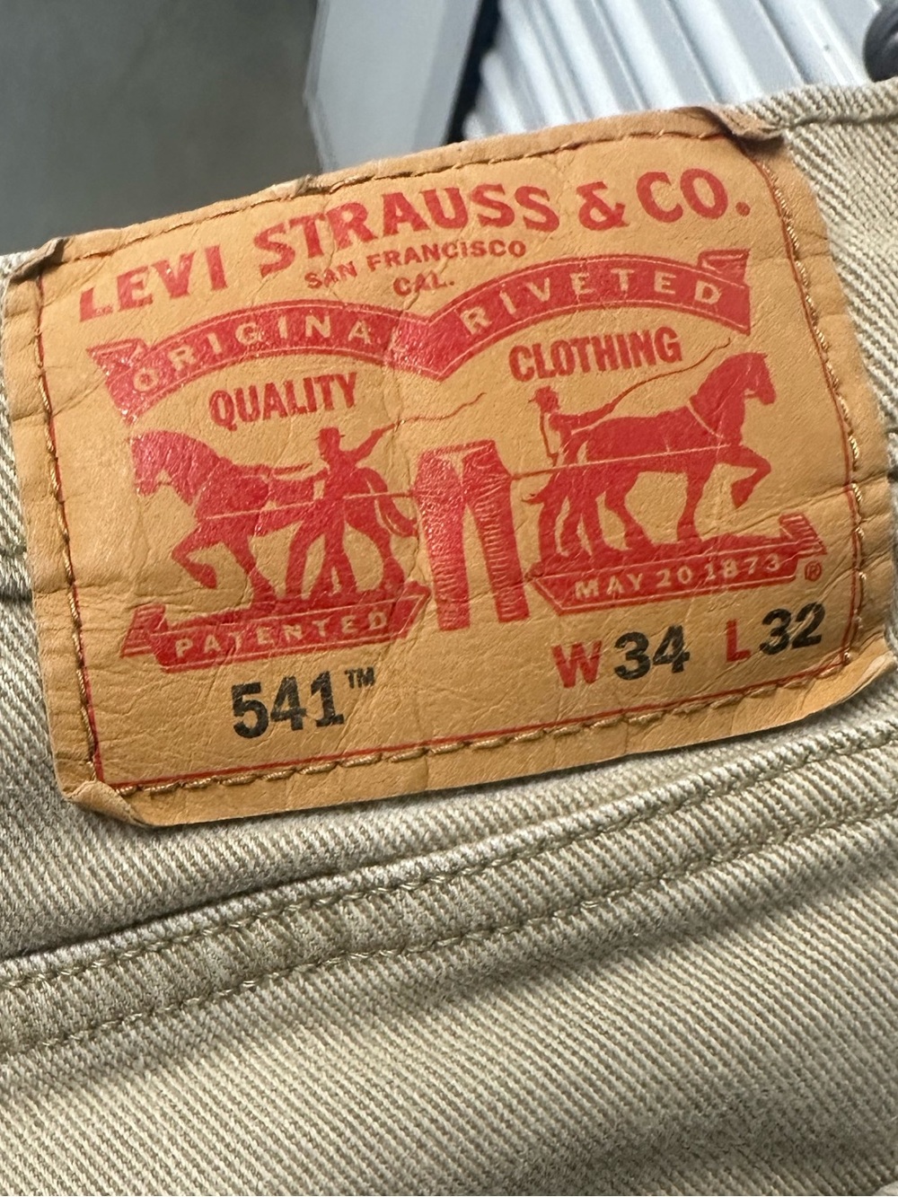 Levi's 541 Relaxed Fit Jeans - Khaki